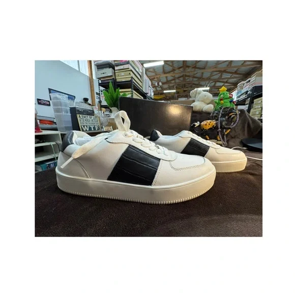 Aqua Croc embossed Leather platform sneakers 9.5 - Picture 1 of 10